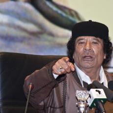 HAOS U LIBIJI: Vanredno stanje u Tripoliju zbog napada, građani slave Gadafija (FOTO)