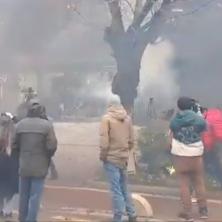 HAOS U PRIŠTINI: Veliki sukob policije i veterana OVK, privedeno nekoliko demonstranata (VIDEO)