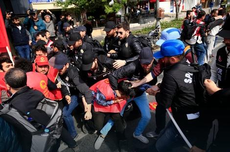 HAOS U TURSKOJ Marš za 1. maj uprkos zabrani, policija bacila suzavac