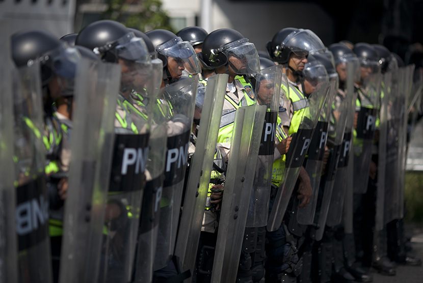 HAOS U VENECUELI: Na desetine hiljada ljudi na ulicama, povređeno 120 ljudi (FOTO)