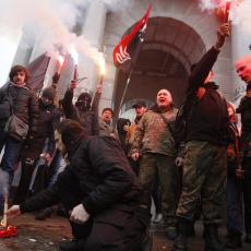 HAOS u Odesi: Ukrajinski desničari napali ruski konzulat (FOTO)