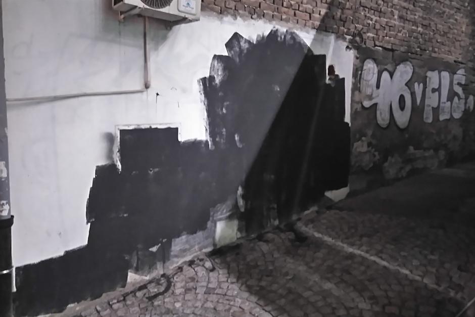 HAPŠENJE: Zna se ko je uništio crno-bele murale?
