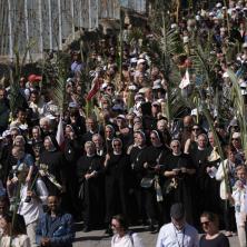 HILJADE HRIŠĆANA NA HODOČAŠĆU U JERUSALIMU: Održana velika procesija povodom Cvetne nedelje (VIDEO)