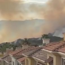 HILJADE LJUDI POZVANO NA EVAKUACIJU: Požar stigao do kuća, dim kulja iznad Los Anđelesa (FOTO/VIDEO)