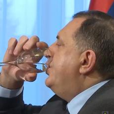 (VIDEO) Da je Drina čaša vode, ja bih je popio! Dodik na dan Republike Srpske UKIDA GRANICU SA SRBIJOM