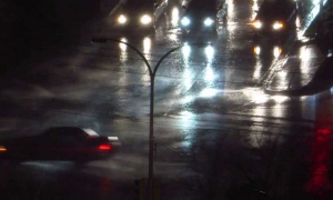 Hitno upozorenje! Nevreme stiglo u Srbiju, kiša napravila jezero na ulicama, nema struje... (VIDEO)
