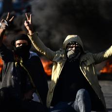 HOĆEMO DA ZBACIMO REŽIM Letele kamenice i suzavac, sukob na trgu Tahrir! (VIDEO)