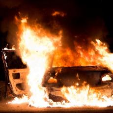 HOROR KOD LEPE BRENE! SNAŽNA EKSPLOZIJA! Zapaljen automobil koji je koristio VISOKI DRŽAVNI funkcioner! (FOTO/VIDEO)