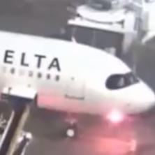 HOROR NA AERODROMU! Zapalio se avion nedugo nakon sletanja, VATRA kulja ispod kokpita, putnici uplašeno HODALI PO KRILU (VIDEO)