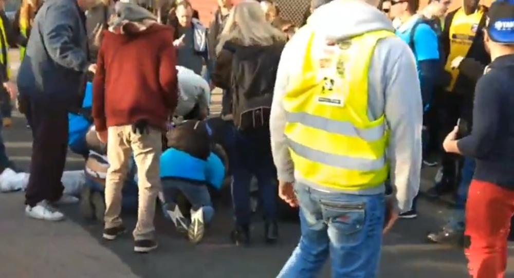 HOROR NA PROTESTU ŽUTIH PRSLUKA: Prvo im dobacio iz automobila, a onda dodao gas! Najmanje troje povređeno!(VIDEO)