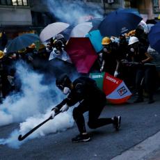 HOROR NA ULICAMA: Policija ispalila suzavac na demonstrante, nemiri zbog spornog zakona se ne smiruju  (FOTO/VIDEO)
