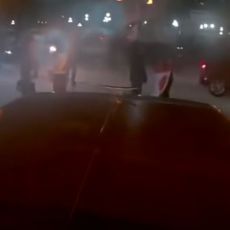 HOROR PRIZOR: Muškarac se zaleteo kolima na ljude i gazio SVE PRED SOBOM (UZNEMIRUJUĆI VIDEO)