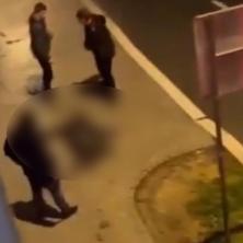 HOROR SNIMAK UBISTVA MLADIĆA (22)! Uboden NOŽEM od 37 cm u GRUDI, nepomično leži na ulici, KAMERA sve zabeležila (VIDEO)