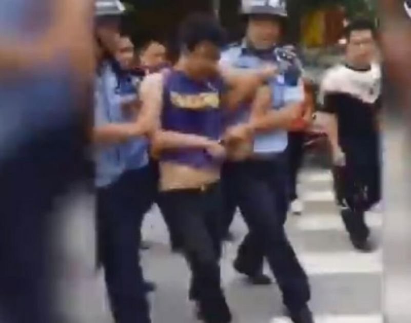 HOROR U KINESKOM VRTIĆU: Nožem ubio dvoje, a ranio još 16 dece! Mediji tvrde da je napadač bivši muž vaspitačice! VIDEO