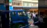 HOROR U KINI: Kamion udario u grupu ljudi, 10 mrtvih