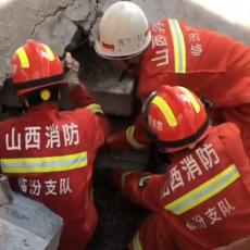 HOROR U KINI: Srušio se dvospratni restoran, tela vire iz ruševina, mnogo poginulih (VIDEO)