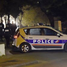 HOROR U PARIZU! Otac krvnički izbo nožem tri ćerke, deca pronađena MRTVA u svom domu