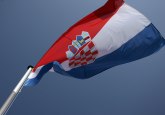 HR: Gorela srpska i hrvatska zastava