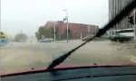 HRVATSKA NA UDARU OLUJE, POTOP U SPLITU: Kiša ne prestaje, stvorilo se jezero koje usisava automobile, struje nema (VIDEO)