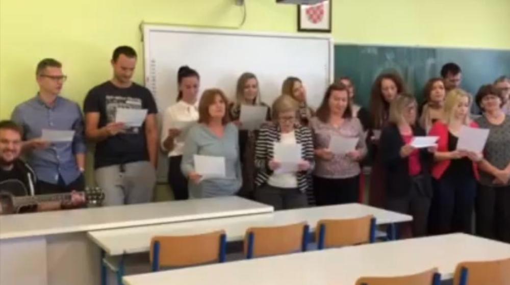 HRVATSKI PROFESORI PESMOM PORUČILI PREMIJERU: Zajedno sa učenicima poručili šta očekuju od vlasti! (VIDEO)