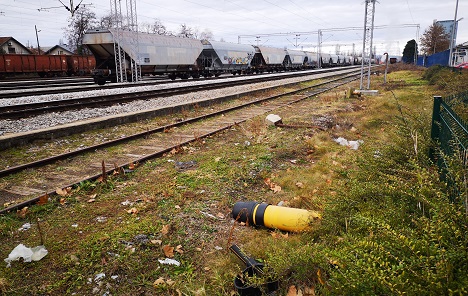 HŽ-ov prometnik pijan propuštao vlakove, prijetio sinu i supruzi ubojstvom