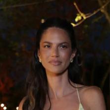 Haljina od reflektujuće krljušti: Danijela Dimitrovska blista – modna inspiracija za svaku ženu
