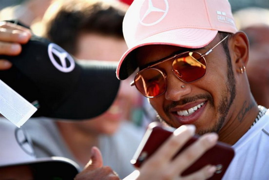 Hamilton razmišlja o poslu u Mercedesu posle F1