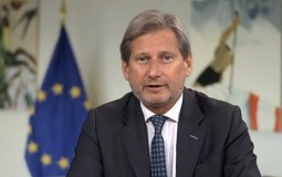 
					Han: Predložio sam rešenje za trgovinski spor, očekujem odgovor Vučića i Tačija 
					
									
