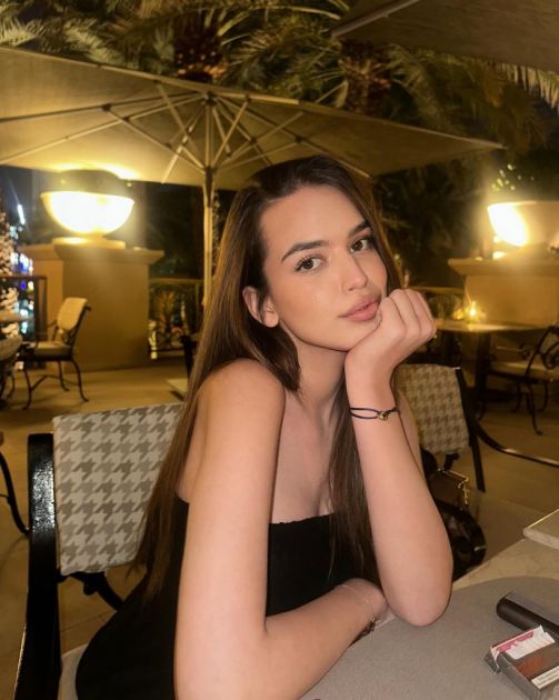 Hana Ikodinović u haljini koja naglašava svaki nedostatak