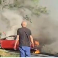 Haos kod Čačka: Automobil u plamenu, vatrogasci na mestu nesreće (VIDEO)