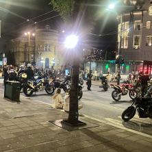 Haos kod SKC: Blokaderi i bajkeri prave žurku, alkohol na sve strane, dovikivanja ne prestaju (FOTO) 