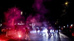 Haos na ulicama Pariza tokom proslave plasmana PSŽ u finale Lige šampiona (VIDEO, FOTO)