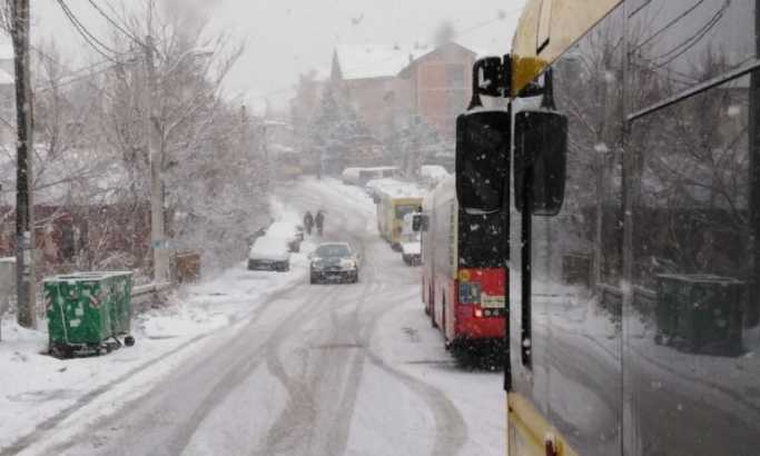 Haos u Beogradu zbog snega, obustavljen saobraćaj