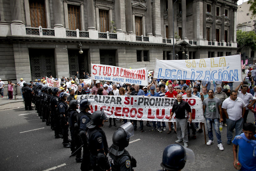 Haos u Brazilu, demonstrantni upali u Kongres (VIDEO)