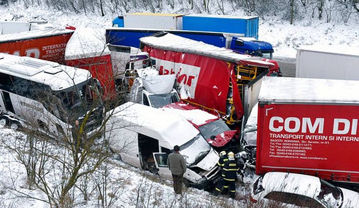 Haos u Češkoj zbog snega, više od 100 udesa u jednom danu