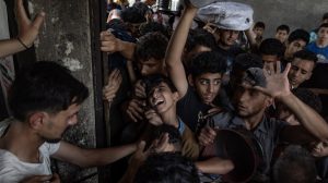 Haos u Gazi: Gladni Palestinci upali u magacin UN u potrazi za hranom, ima mrtvih