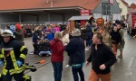 Haos u Nemačkoj: Automobil se zaleteo u karnevalsku povorku, 15 osoba povređeno, među njima i deca (FOTO)