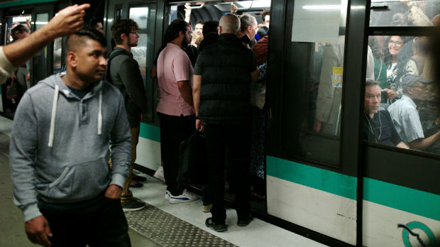 Haos u Parizu, radnici javnog prevoza u štrajku