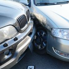 Haos u centru Beograda: Izgubio kontrolu nad vozilom i udario u četiri parkirana automobila - Nakon icidenta pobegao
