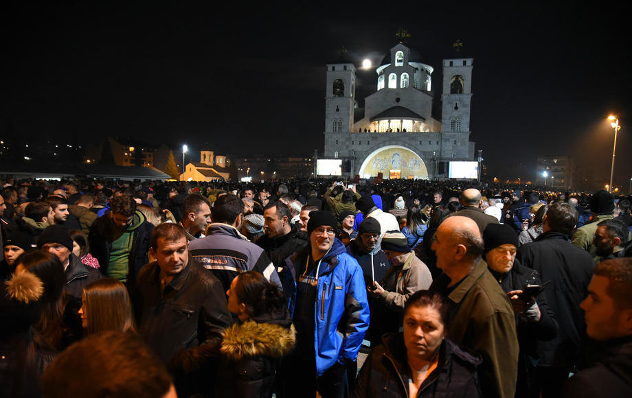 Hapšenja sveštenika širom Crne Gore, policija pokušala da privede protojereja Šljivančanina, u nameri ih omeli građani