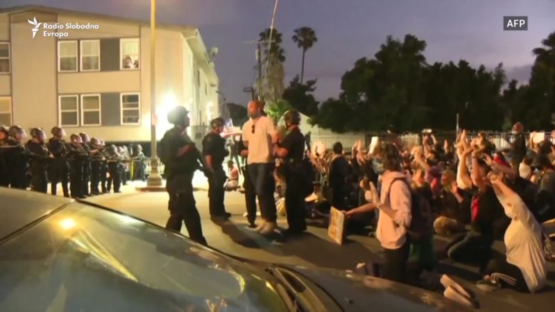 Hapšenja tokom mirnih demonstracija u Los Angelesu