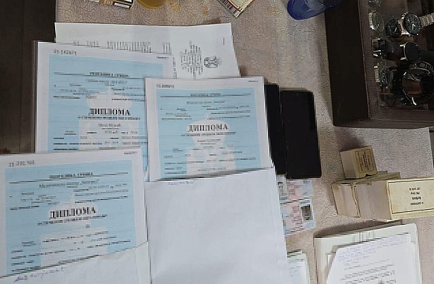Hapšenja zbog falsifikovanja dokumenata, pretresi stanova u Kovinu, Somboru...