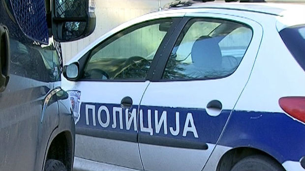 Hapšenje u Kragujevcu, uz pretnju šrafcigerom oteo telefone i novac