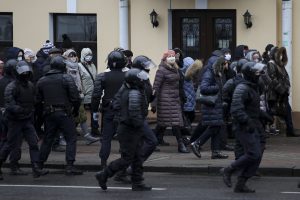 Hiljade Belorusa demonstriraju protiv Lukašenka, više od 300 uhapšenih