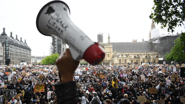 Hiljade Britanaca na protestu u Londonu, uprkos bojazni od koronavirusa
