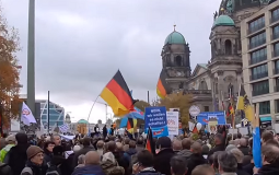
					Hiljade demonstranata u Berlinu protiv dolaska poslanika ekstremne desnice u Bundestag 
					
									