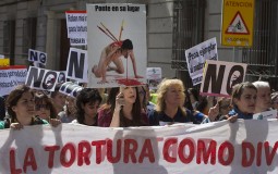 
					Hiljade demonstranata u Madridu traže zabranu borbi s bikovima (FOTO) 
					
									