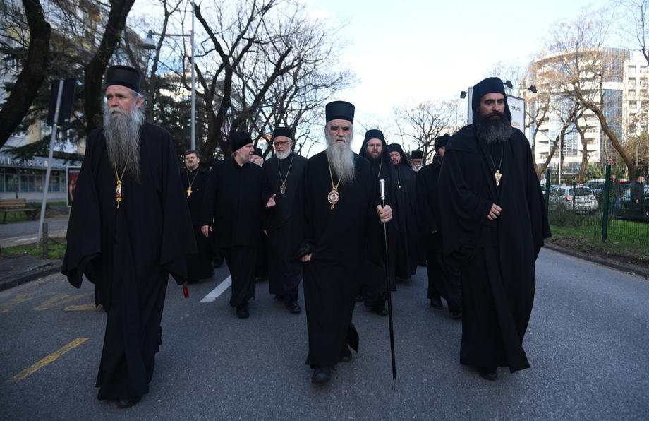 Hiljade građana u litijama širom Crne Gore za odbranu svetinja