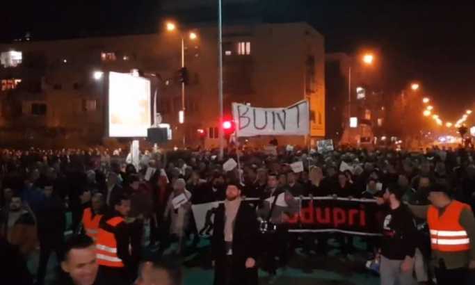 Hiljade ljudi na protestu u Podgorici traže odlazak režima (VIDEO)