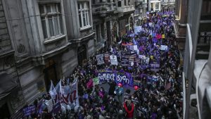 Hiljade ljudi u Istanbulu tražilo da se zaustavi nasilje nad ženama u Turskoj
